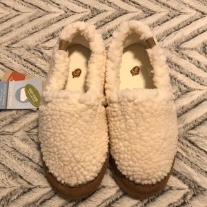 Women’s Acorn Slippers
